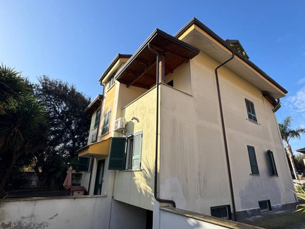 Villa a Giugliano in campania in Via Varcaturiello - Foto 5