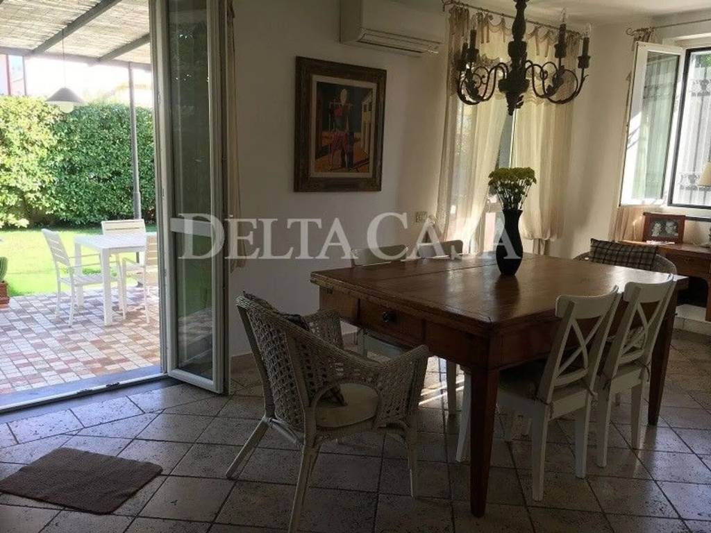 Villa a Camaiore in Via G. Marconi, 96 - Foto 2