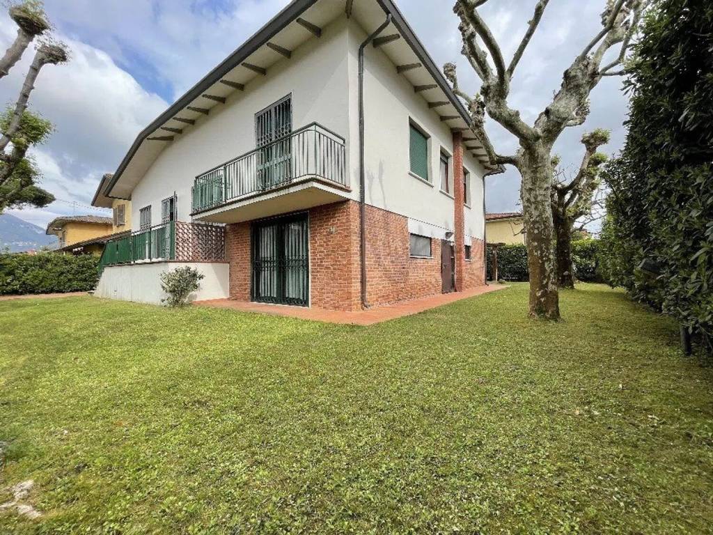 Villa a Pietrasanta in Via Leonardo Da Vinci, 175 - Foto 2