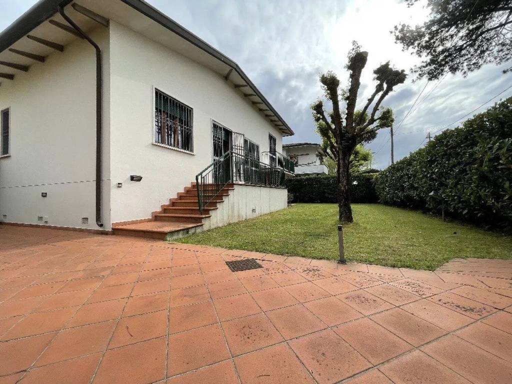 Villa a Pietrasanta in Via Leonardo Da Vinci, 175 - Foto 3