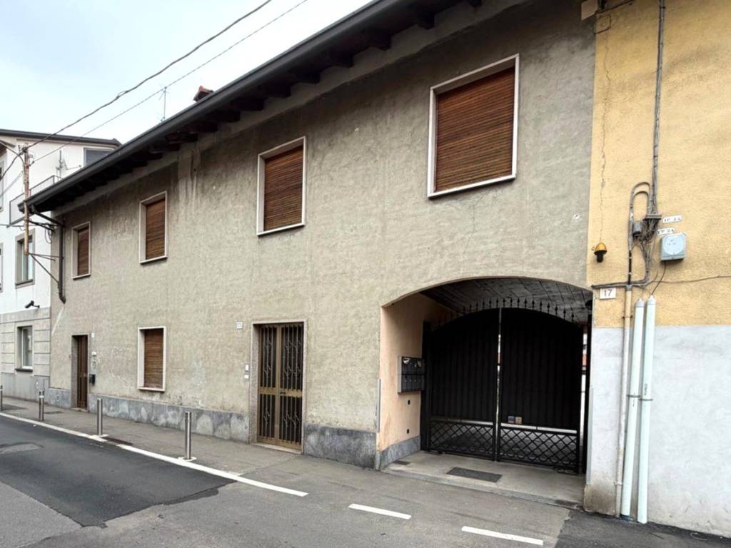 Appartamento a Carate brianza in Via Silvio Pellico, 16 - Foto 2
