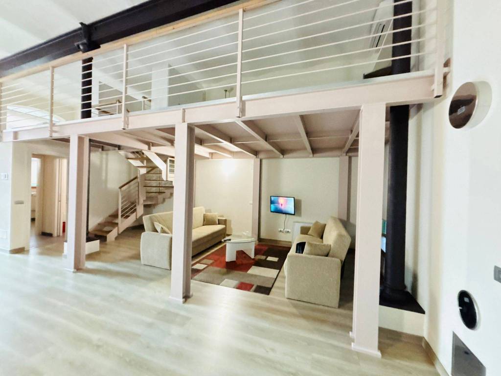 Loft / open space a Varallo in Piazza Giulio Cortese, 1 - Foto 2