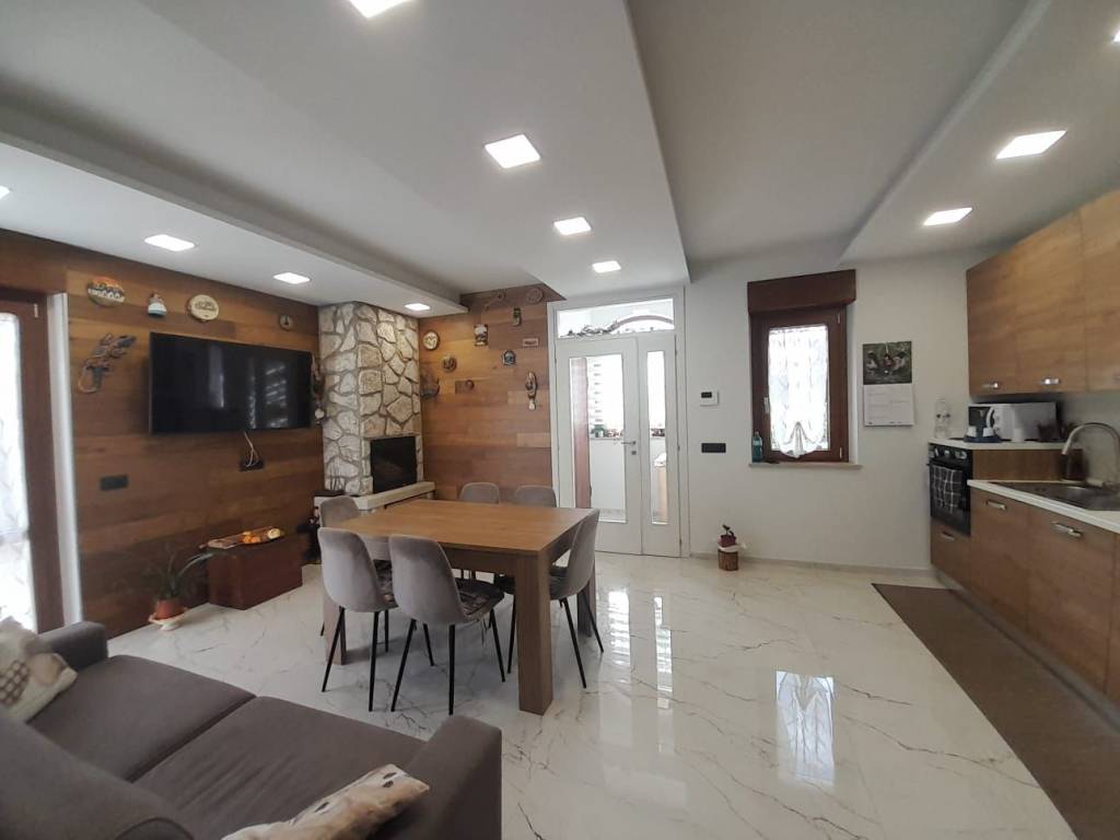 Appartamento a Castel di sangro in Via Pasquale Scarpitti, 40 - Foto 2