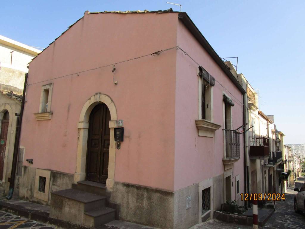 Casa indipendente a Giarratana in via Ruggero Settimo - Foto 2