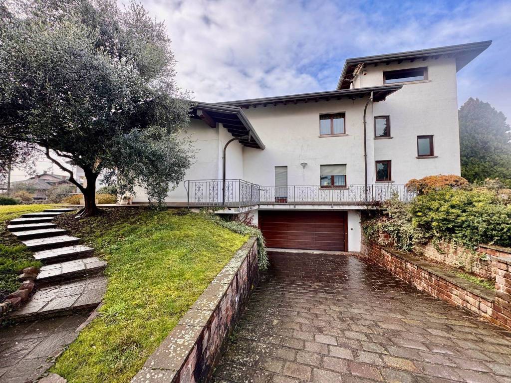 Villa a Oleggio in Via Gaggiolo - Foto 4
