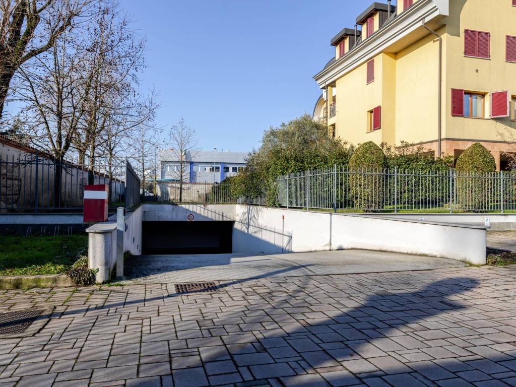 Box / garage a Brugherio in Via 1 Maggio, 24 - Foto 2