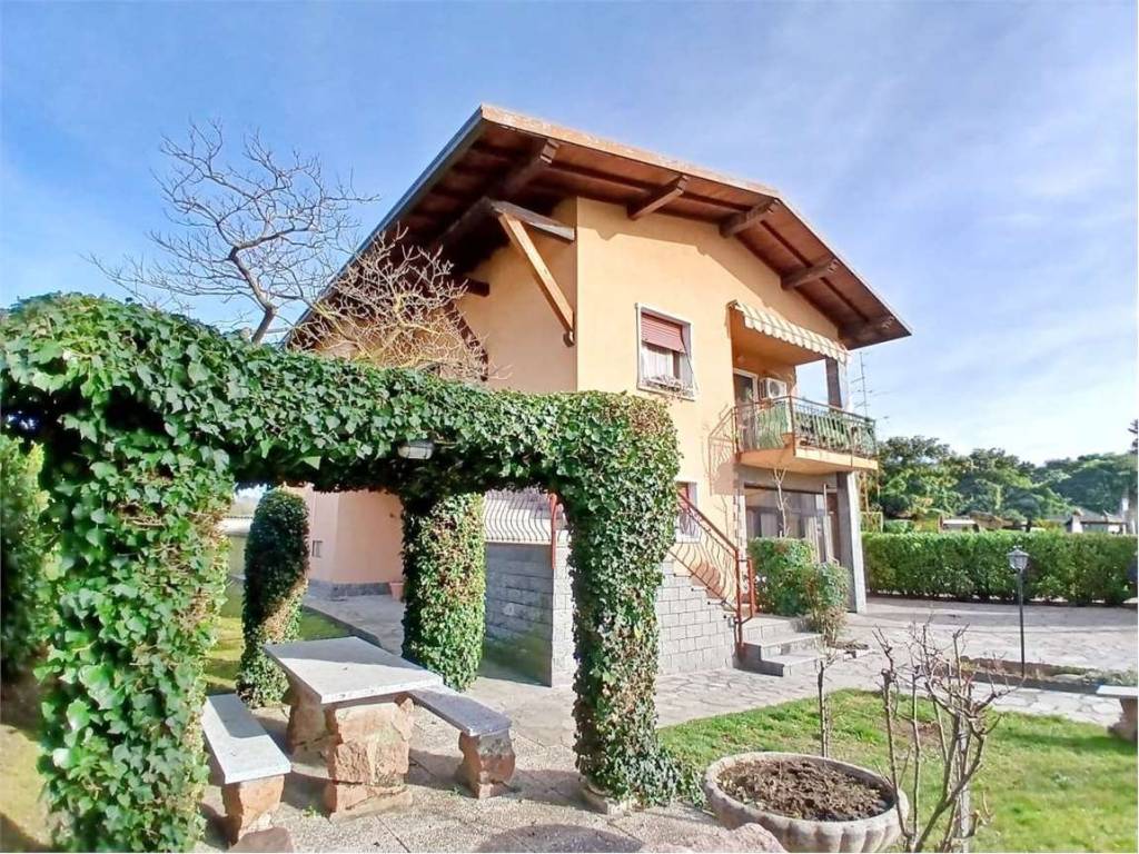 Casa indipendente a Binago in via deledda - Foto 2