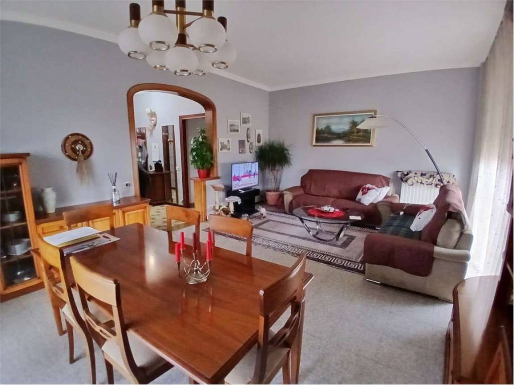 Casa indipendente a Binago in via deledda - Foto 5