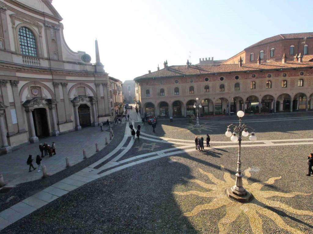 Palazzo / stabile a Vigevano in Piazza Ducale - Foto 2