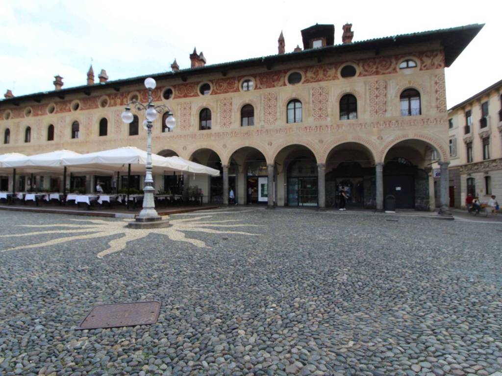 Palazzo / stabile a Vigevano in Piazza Ducale - Foto 4
