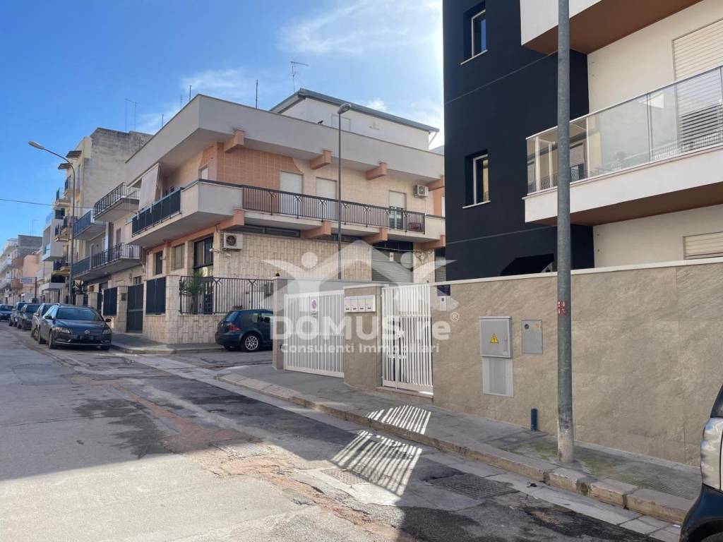 Box / garage a Andria in Via Enrico Fermi, 3 - Foto 2