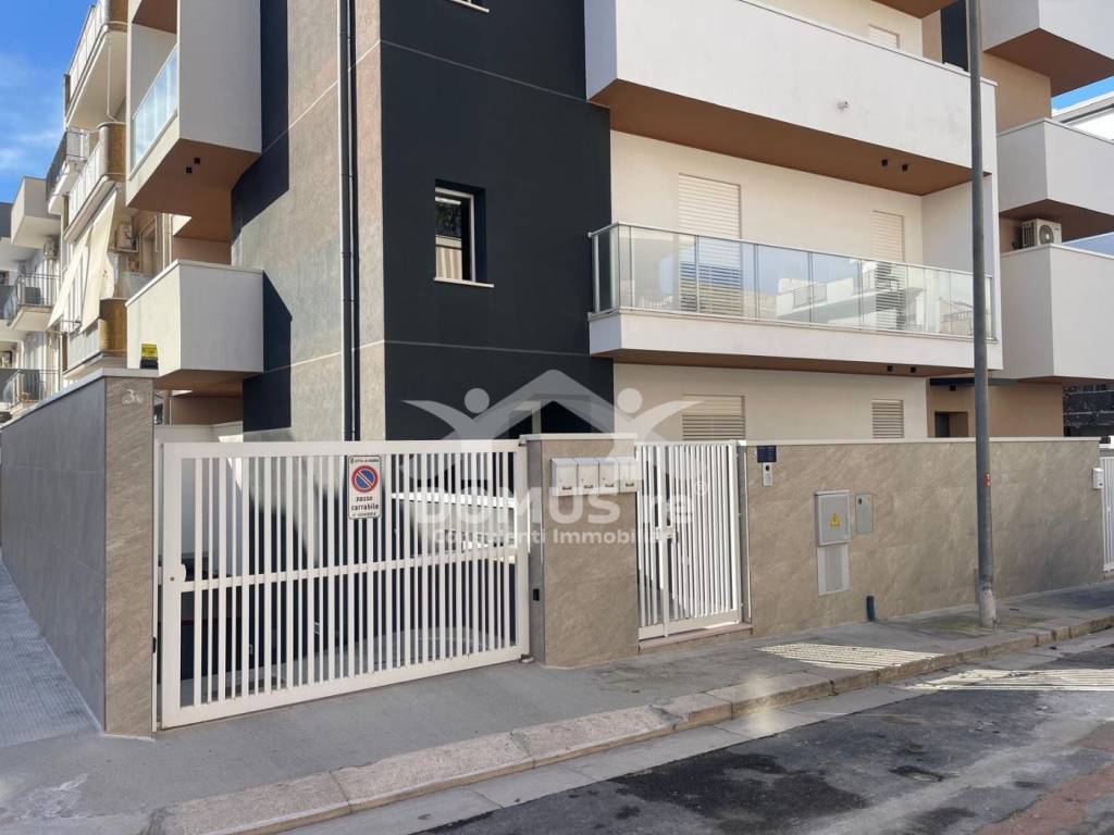 Box / garage a Andria in Via Enrico Fermi, 3 - Foto 3