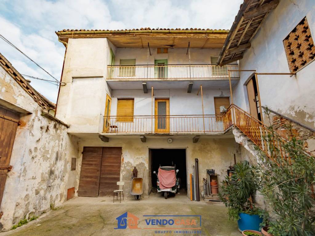 Villa a Novello in Via Umberto Giordano, 21 - Foto 2
