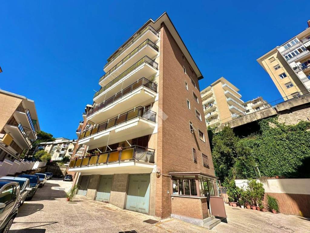 Appartamento a Napoli in Via domenico fontana, 27 - Foto 2