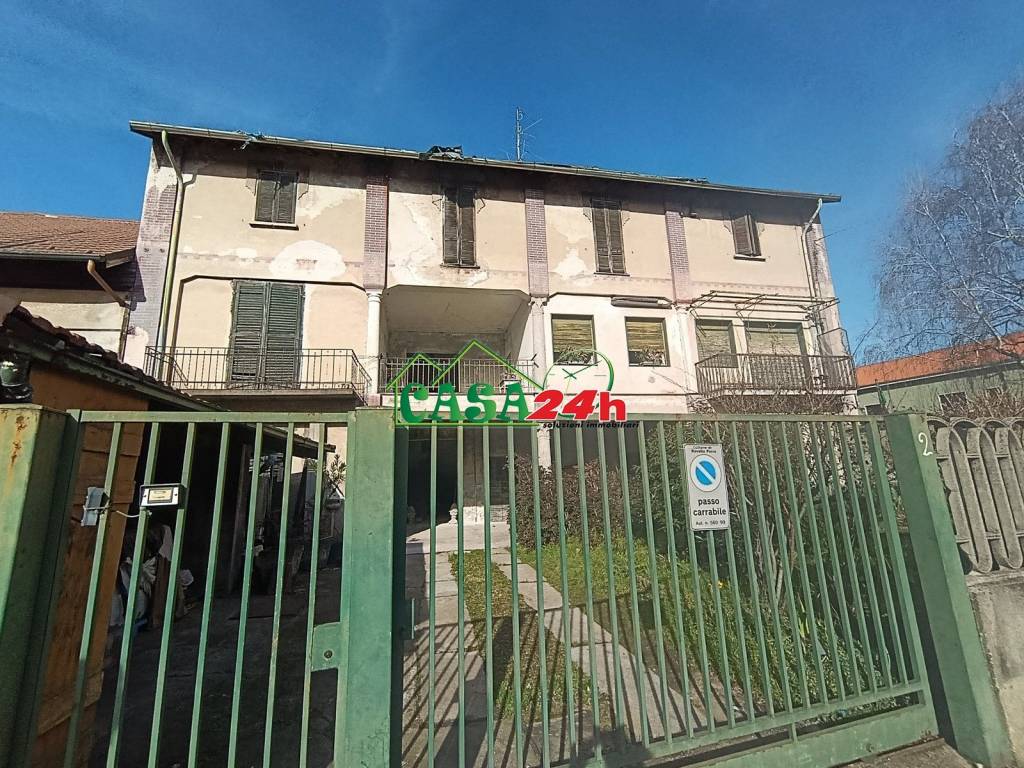 Villa a Rovello porro in Via Vittorio Veneto, 2 - Foto 2