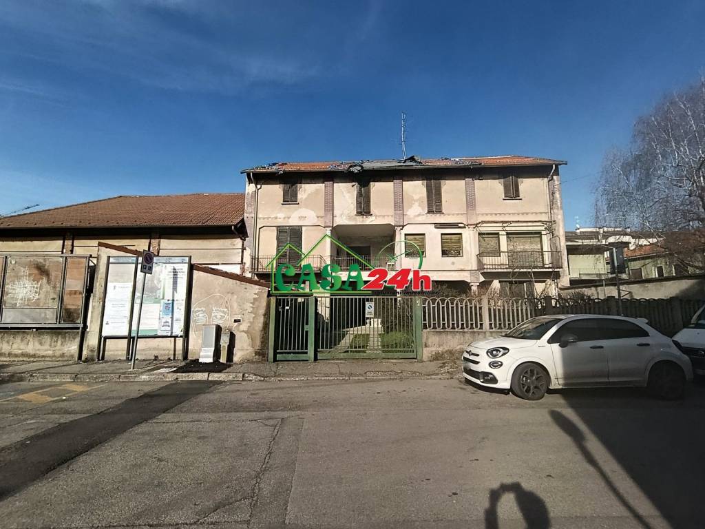 Villa a Rovello porro in Via Vittorio Veneto, 2 - Foto 3