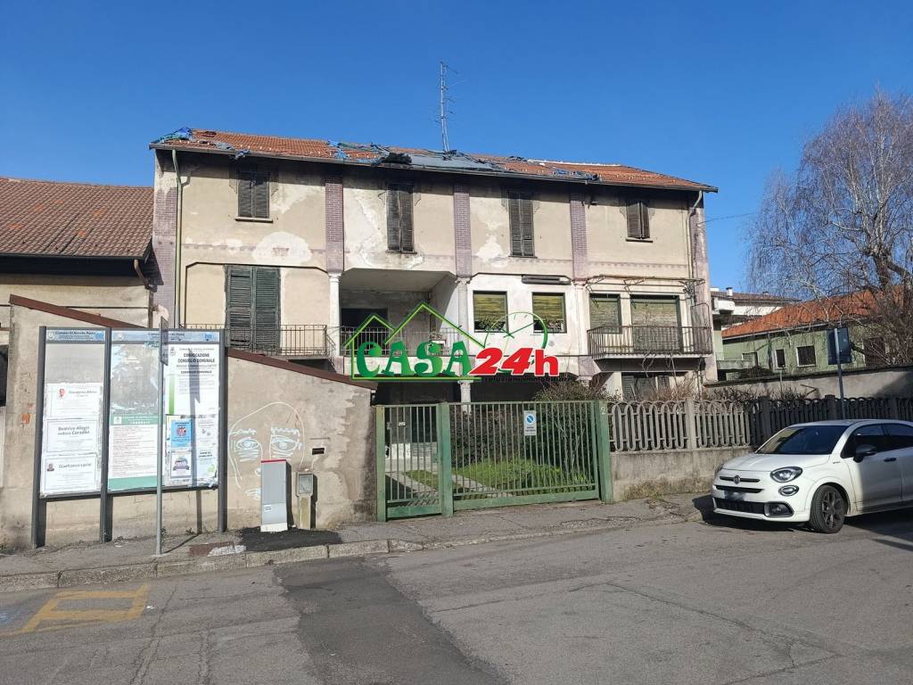 Villa a Rovello porro in Via Vittorio Veneto, 2 - Foto 4