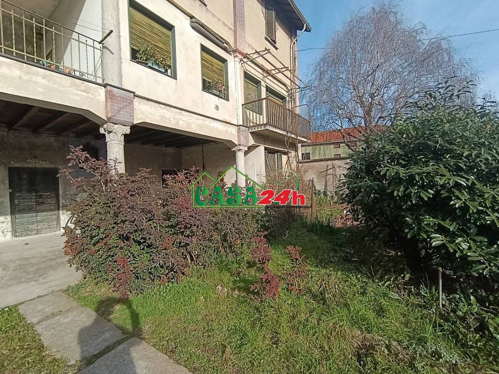 Villa a Rovello porro in Via Vittorio Veneto, 2 - Foto 5