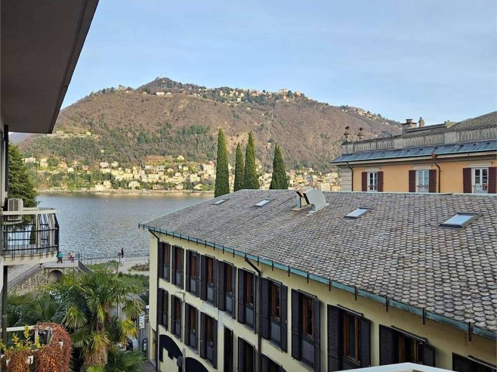 Appartamento a Como in VIA MUSEO GIOVIO, 1 - Foto 2