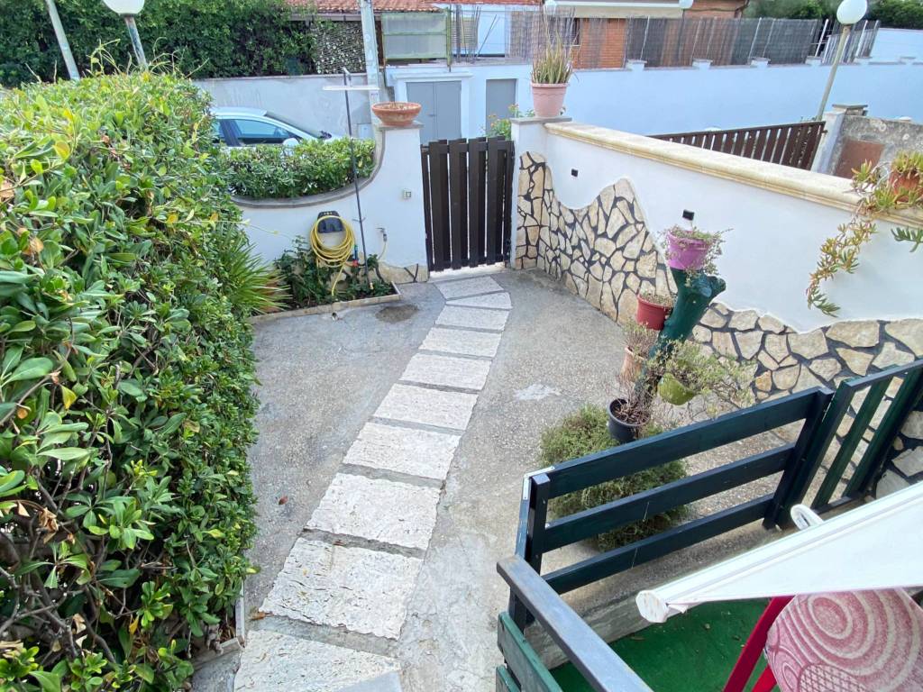 Appartamento a Ardea in Viale delle Tortore - Foto 2
