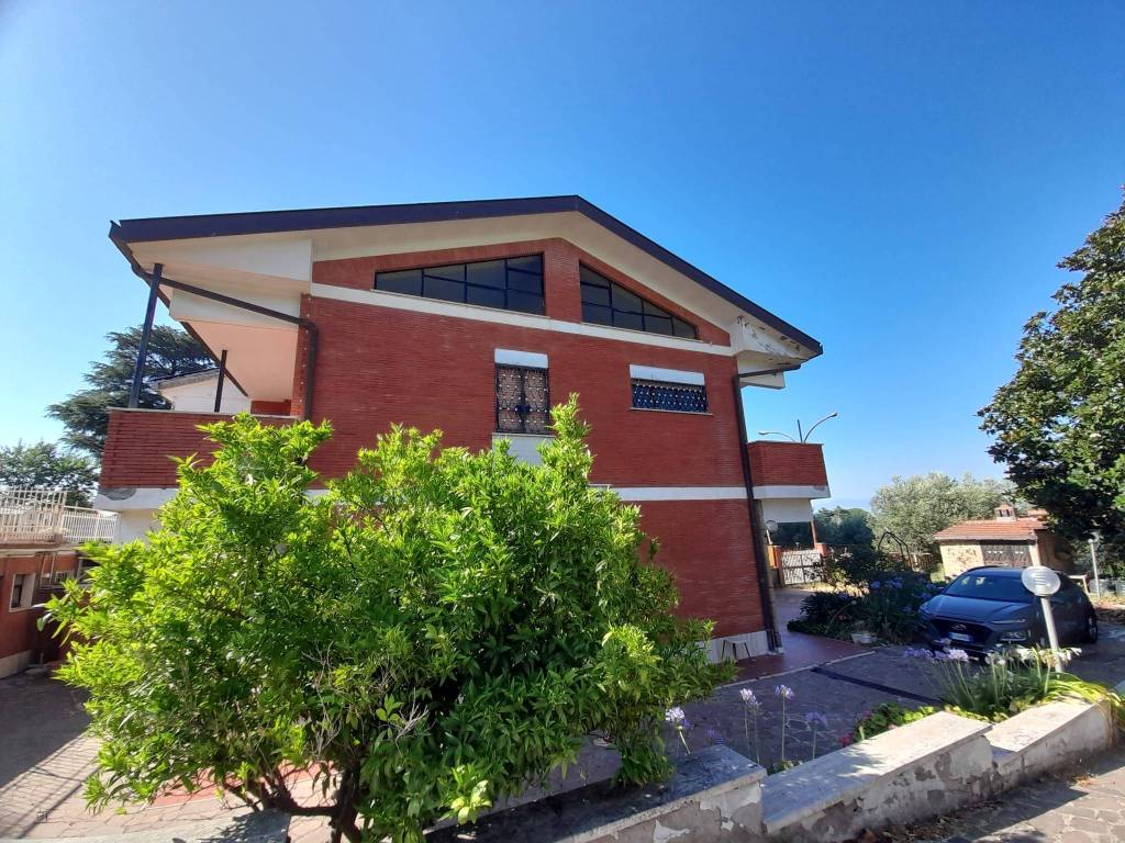 Villa a Frascati in Via delle Cisternole, 98 - Foto 2