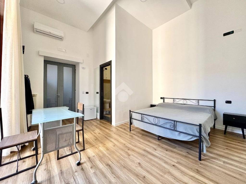 Appartamento a Napoli in P.za Giuseppe Garibaldi, 39 - Foto 2