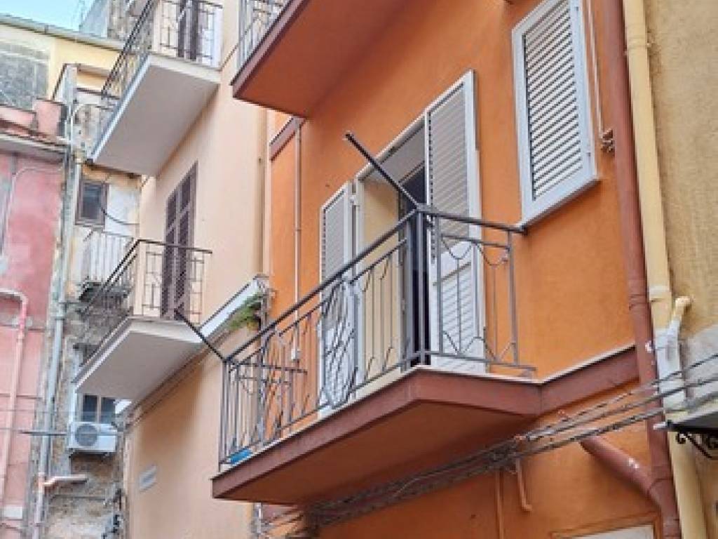 Palazzo / stabile a Carini in Piazza Duomo - Foto 2