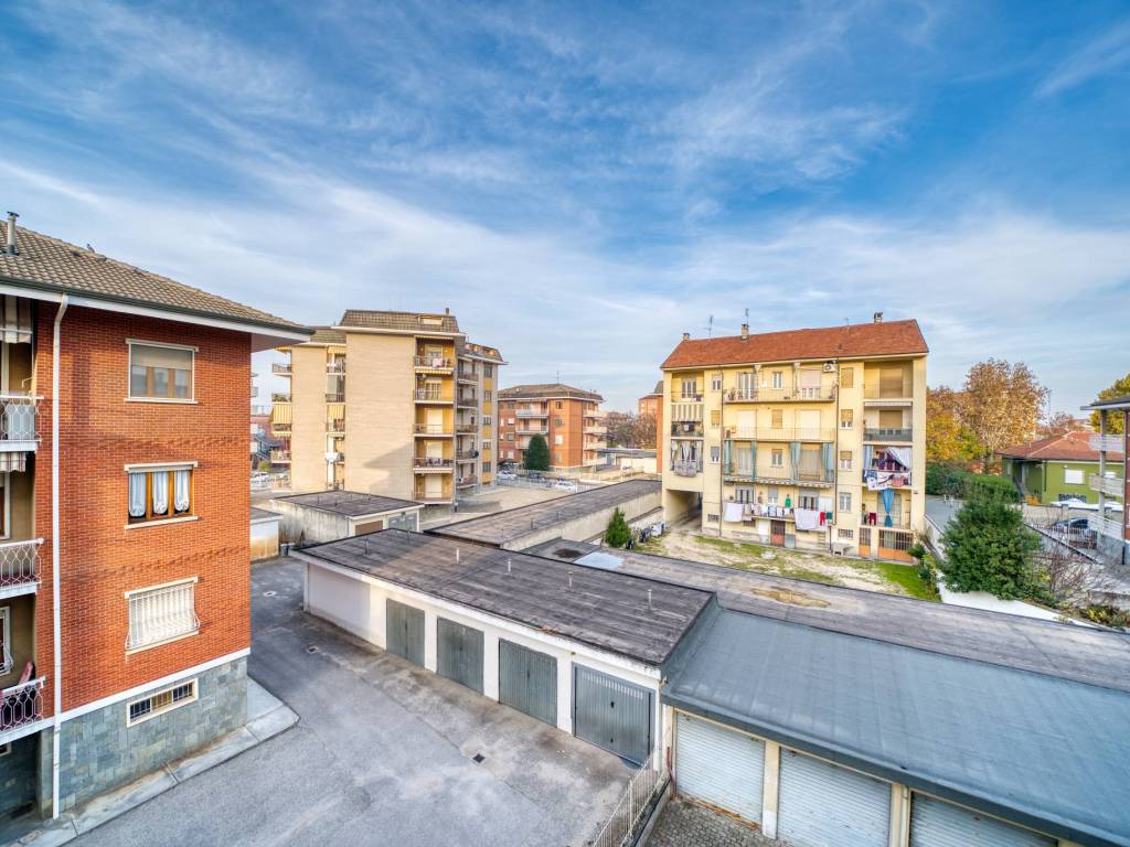 Appartamento a Carmagnola in Viale Eloisia Barbaroux, 25 - Foto 4