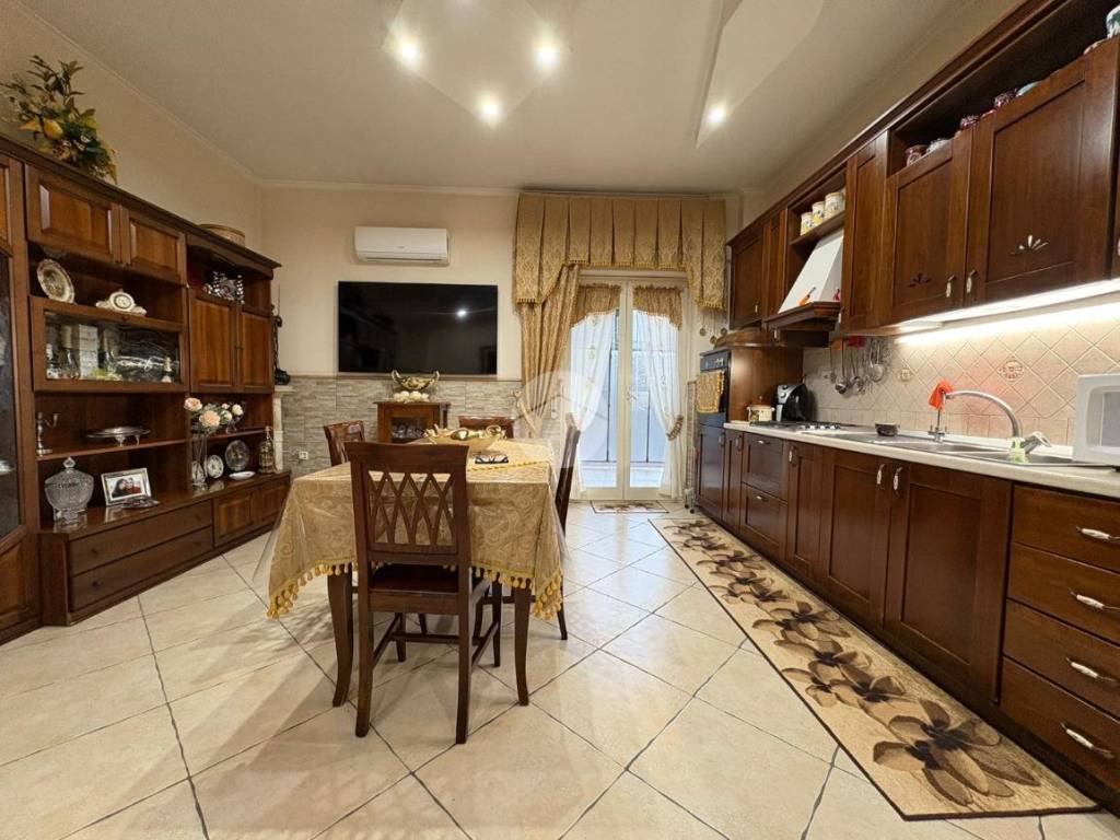 Appartamento a Napoli in Prima traversa janfolla, 19 - Foto 4