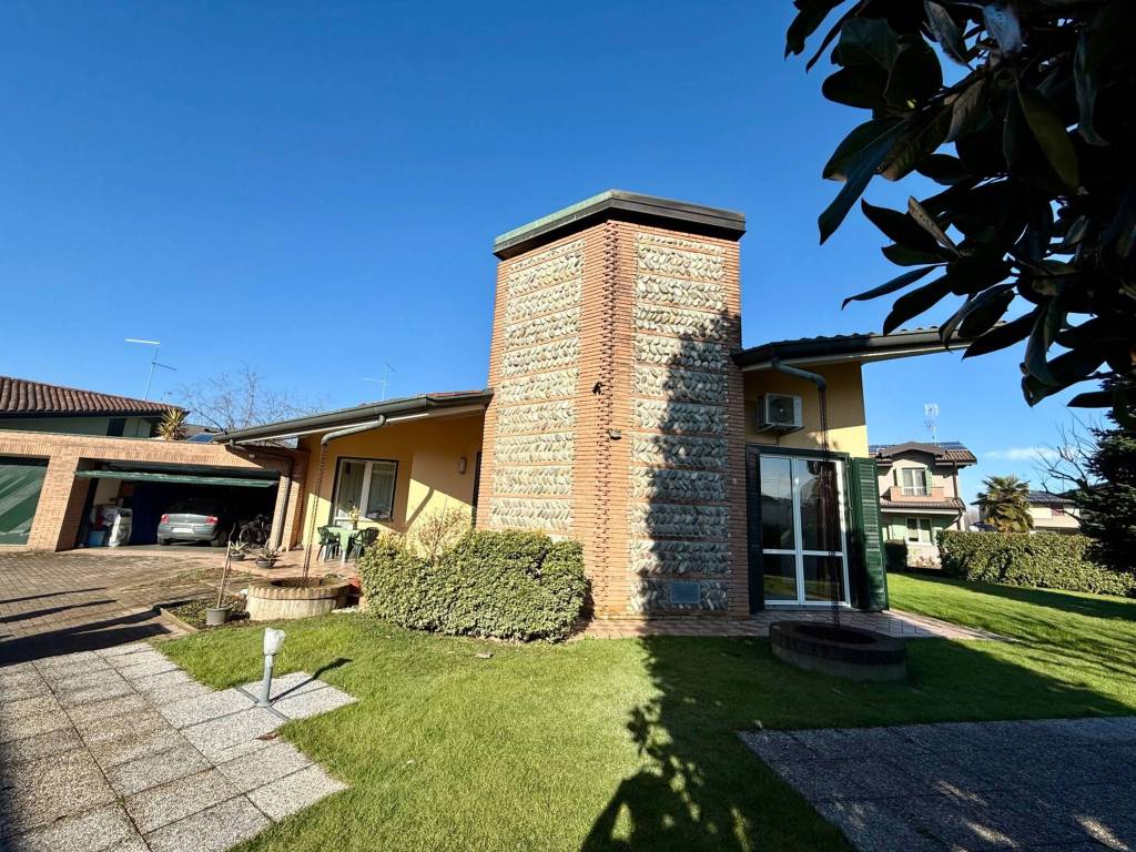Villa a Fontanella in Via Goffredo Mameli, 70 - Foto 2