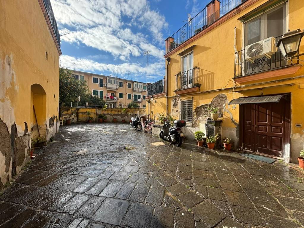 Appartamento a San giorgio a cremano in Via Enrico Pessina, 57 - Foto 2