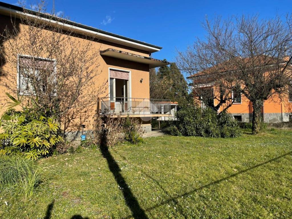 Villa a Cardano al campo in Via gramsci, 50 - Foto 2