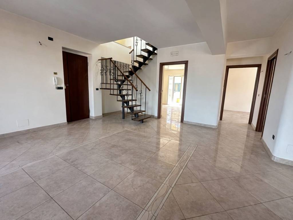 Appartamento a Barcellona pozzo di gotto in VIA KENNEDY, 434 - Foto 4