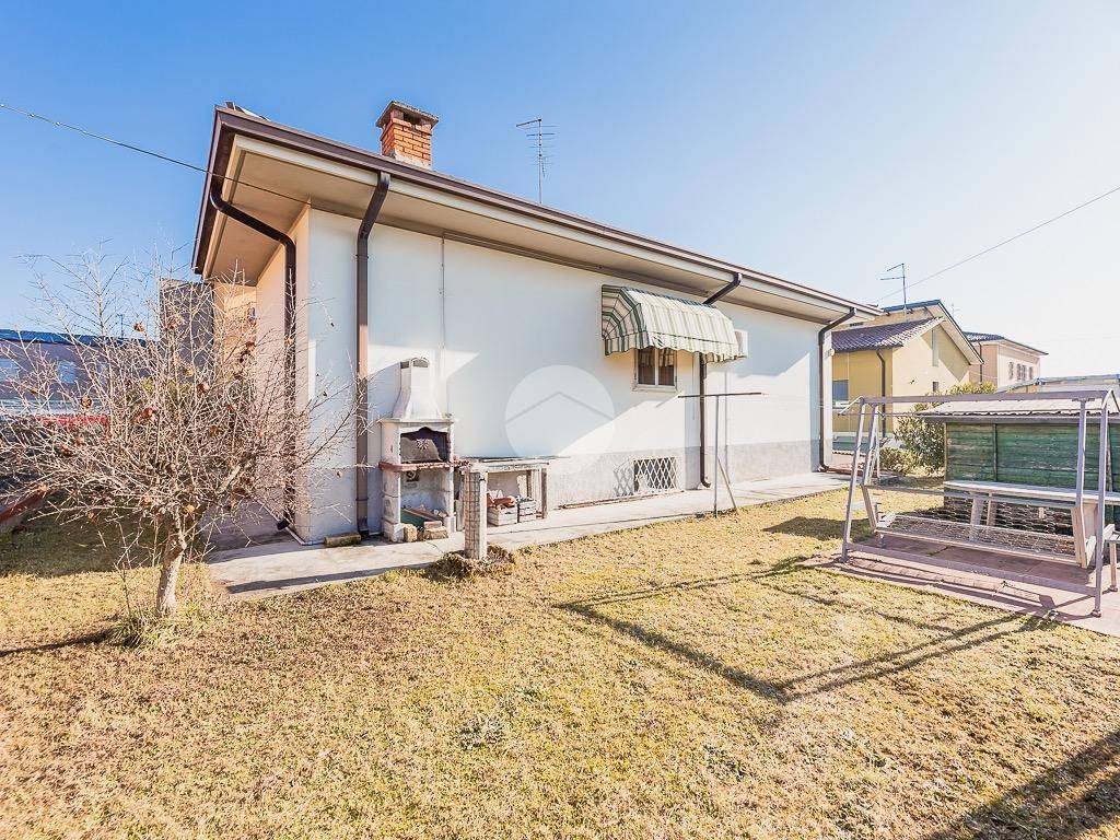 Villa a Sommacampagna in Via del Concilio, 26 - Foto 2