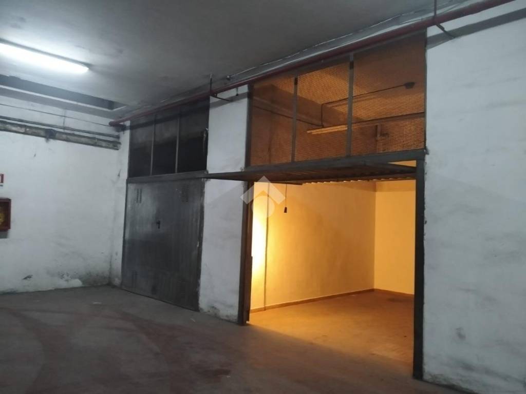 Box / garage a Avellino in VIA Carlo Del Balzo, 23 - Foto 4