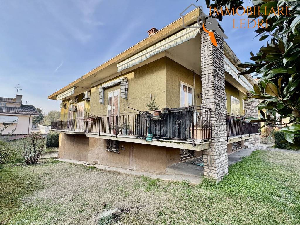 Villa a Villafranca di verona in Via dell'Esperanto - Foto 3