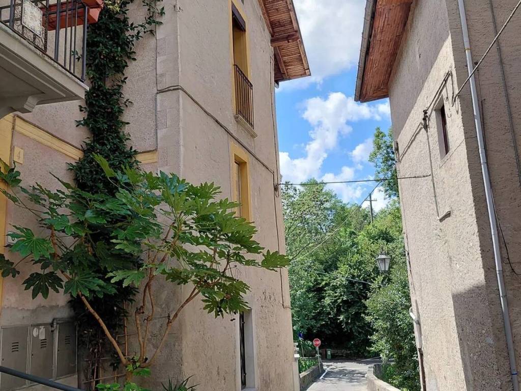 Appartamento a Castelveccana in Via San Giorgio, 4 - Foto 3