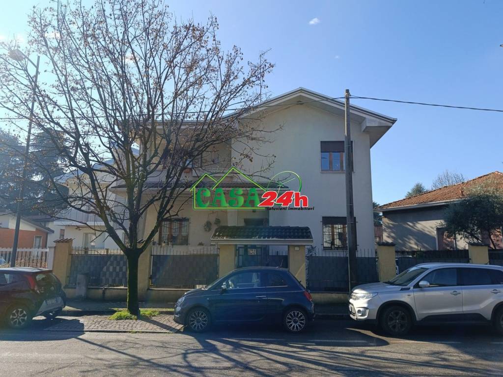 Villa a Saronno in Via Varese, 186 - Foto 4