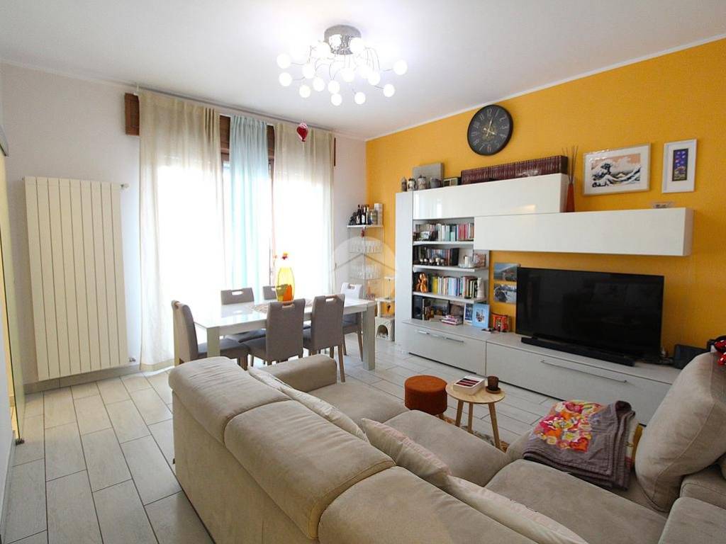 Appartamento a Magenta in Via A. Saffi, 59 - Foto 2