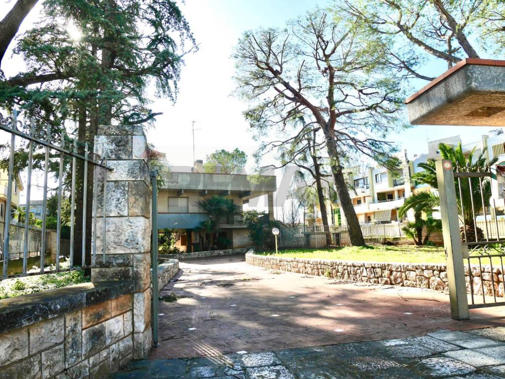 Villa a Conversano in VIA FRANCESCO GUICCIARDINI, 26 - Foto 3