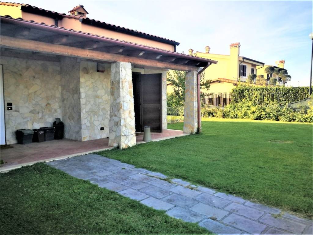 Villa a Fiumicino in Via del Fontanile di Mezzaluna, 281 - Foto 2