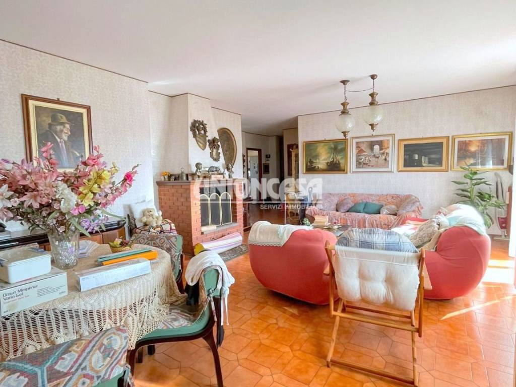 Appartamento a Olgiate comasco in Via Vincenzo Bellini - Foto 2