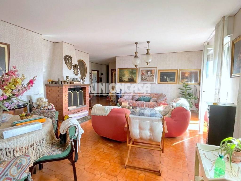 Appartamento a Olgiate comasco in Via Vincenzo Bellini - Foto 3