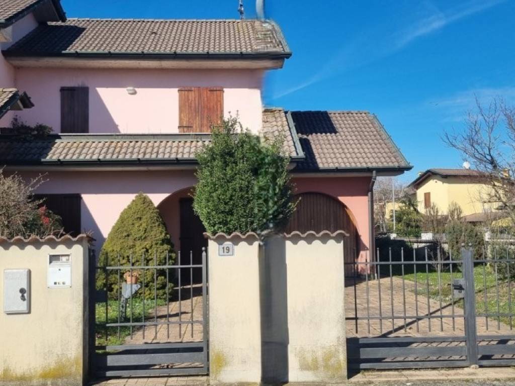 Villa a San bassano in Via Donatori del Sangue, 19 - Foto 2