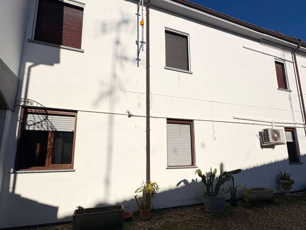 Appartamento a Sannazzaro de' burgondi in Via Case Basse, 19 - Foto 2