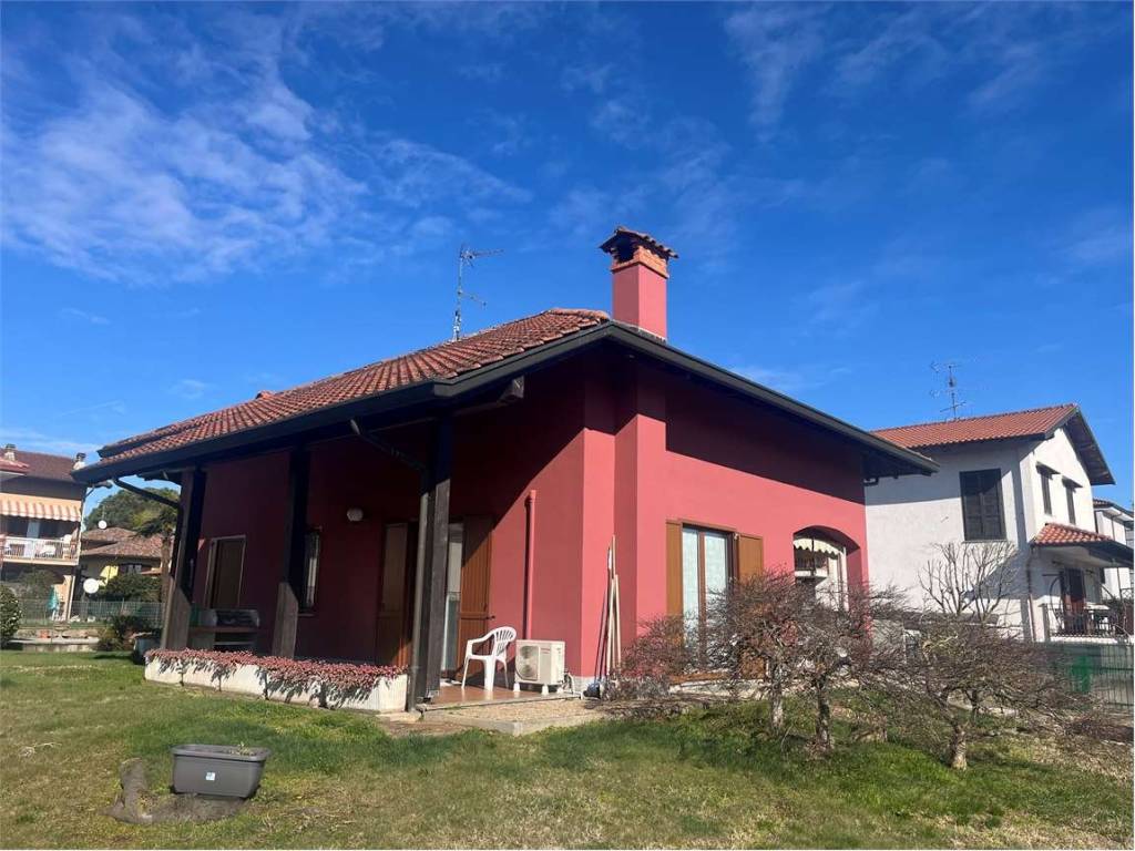 Villa a Varallo pombia in Via Saragat - Foto 2