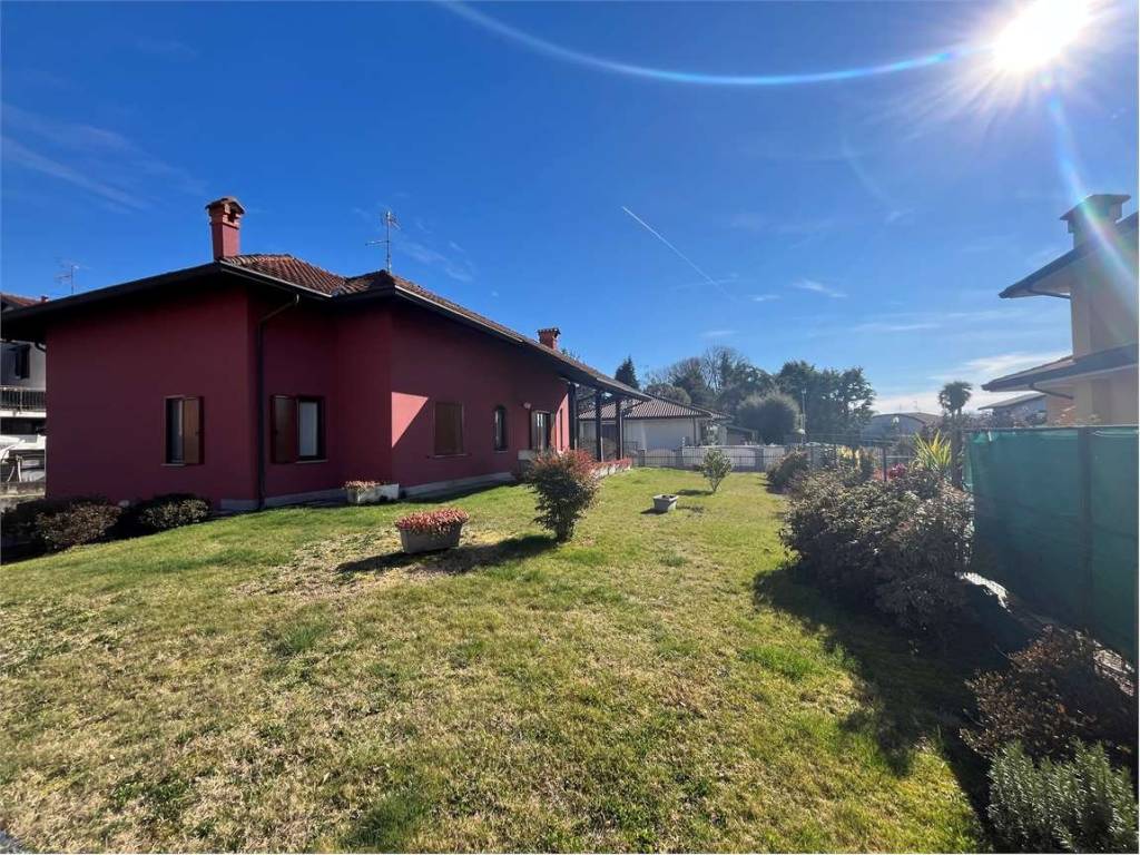 Villa a Varallo pombia in Via Saragat - Foto 3