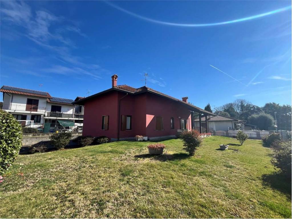 Villa a Varallo pombia in Via Saragat - Foto 4