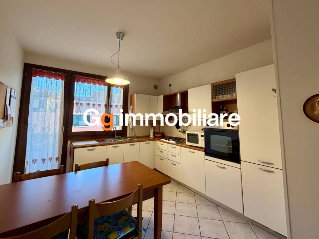 Appartamento a Castelfranco veneto in Via Roma, 20 - Foto 2