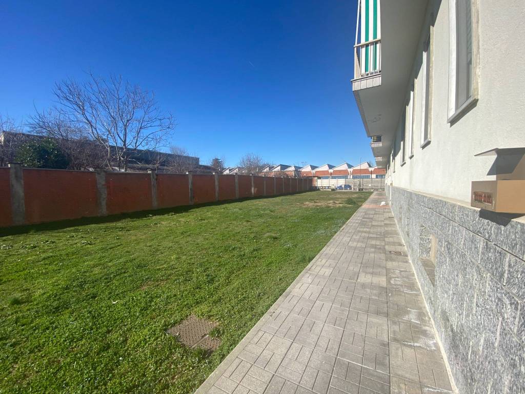 Appartamento a Beinasco in Via Nino Bixio, 12 - Foto 2